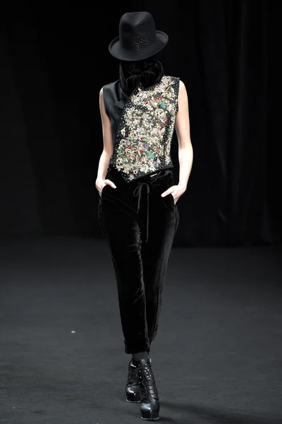 Look 27